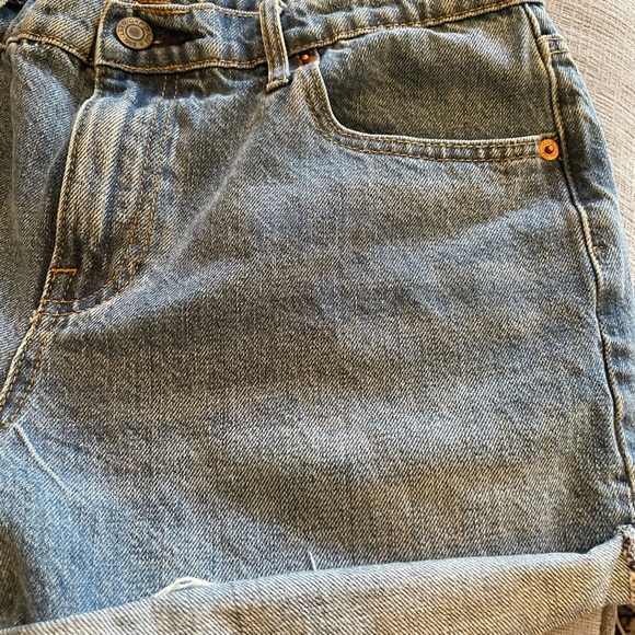 GAP 1969 Best Girlfriend Cuffed High Rise Denim Shorts Size 28R EUC - Picture 3 of 12